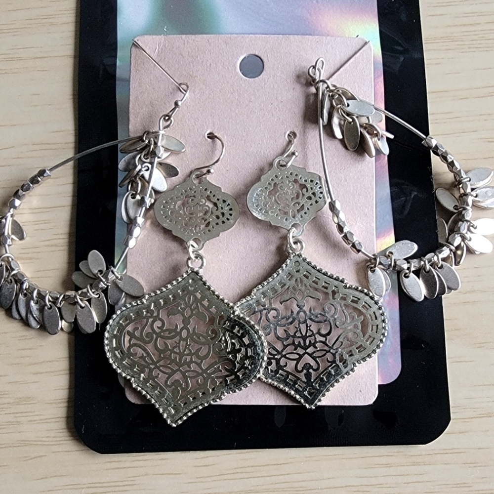 Goldtone dangle earrings  2 set NWOT.✨️.